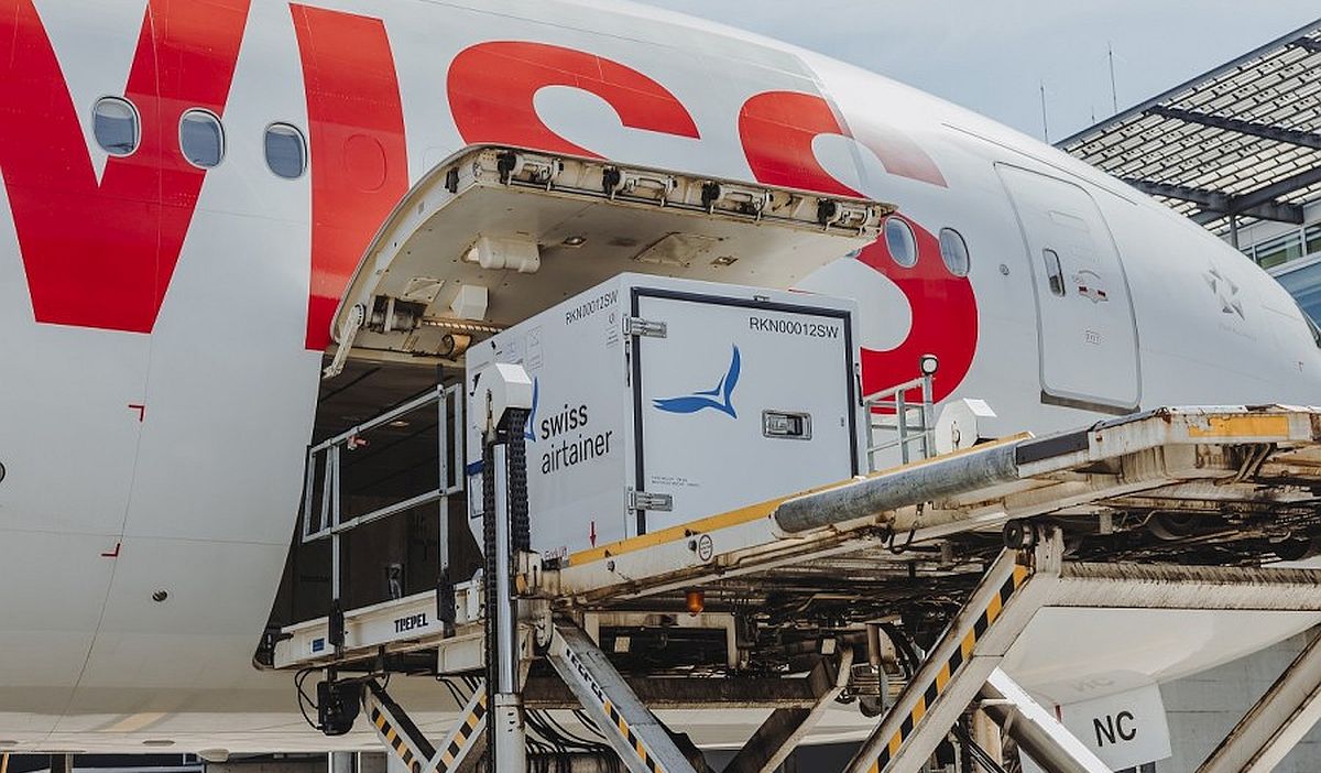 Air cargo loading into aircraft